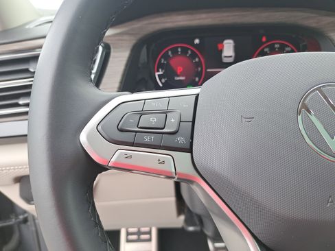 Used 2024 Volkswagen Atlas SEL Premium R-Line AWD/4WD image 18