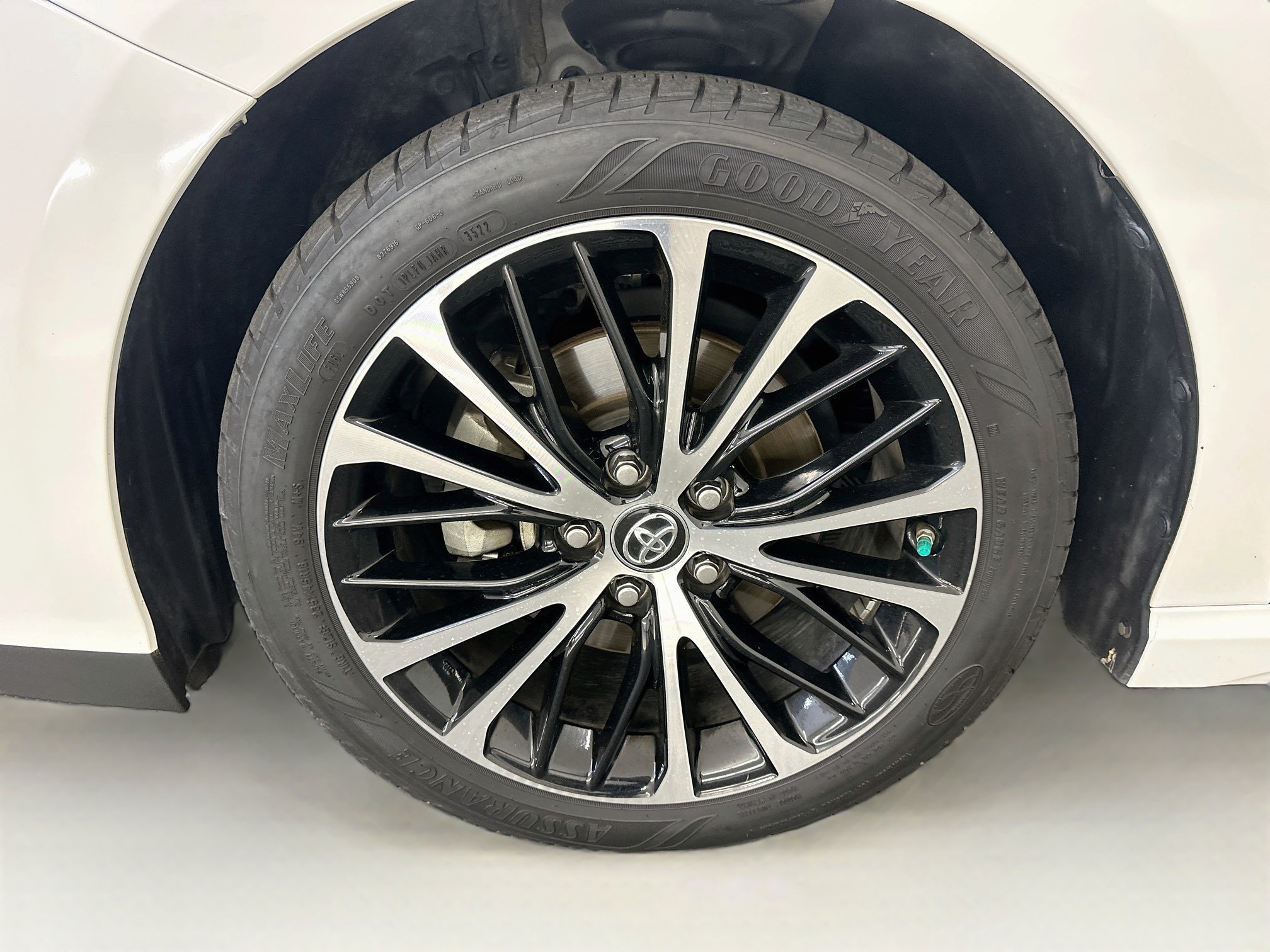 Used 2019 Toyota Camry SE w/ Carpet Mat Package FWD image 35
