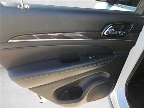 Used 2021 Jeep Grand Cherokee Overland image 12