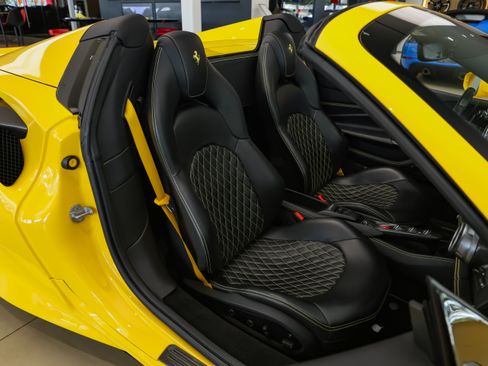 Used 2023 Ferrari F8 Tributo RWD image 17
