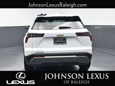 Used 2025 Chevrolet Equinox LT FWD image 8