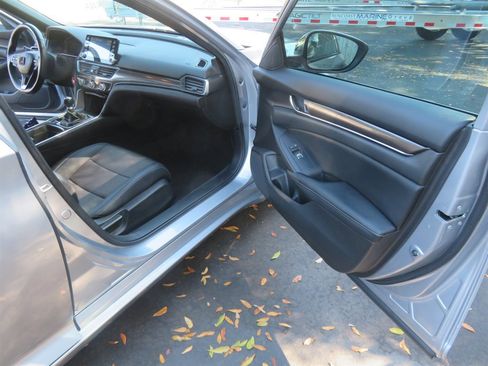 Used 2018 Honda Accord Sport image 33