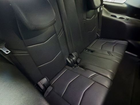 Used 2018 Cadillac Escalade Luxury AWD/4WD image 13