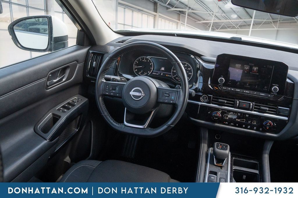 Used 2024 Nissan Pathfinder SV AWD/4WD image 18