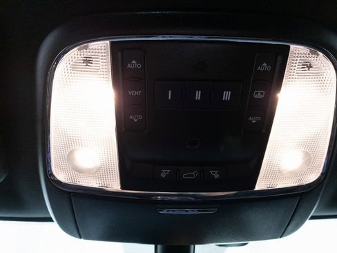 Used 2020 Jeep Grand Cherokee Limited X image 31