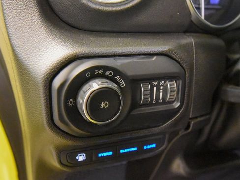 Used 2022 Jeep Wrangler Unlimited Sahara w/ Safety Group image 18