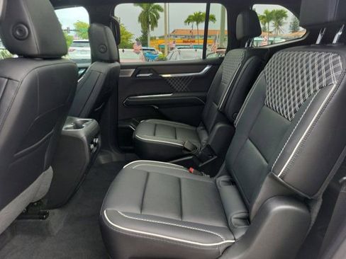 Used 2024 GMC Acadia Denali w/ Super Cruise Package FWD image 9