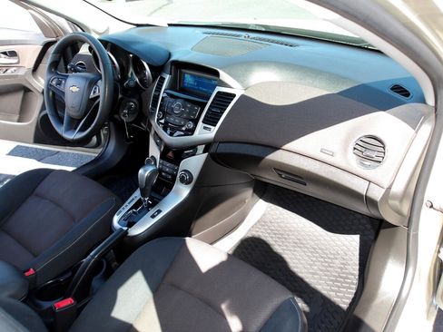 Used 2015 Chevrolet Cruze LT image 12