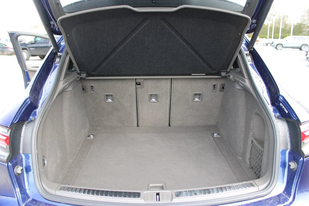 Used 2025 Porsche Macan AWD/4WD image 17