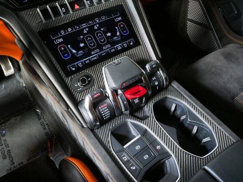 Used 2024 Lamborghini Urus S AWD/4WD image 32