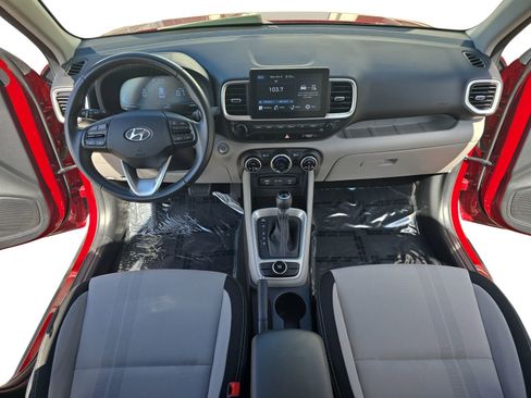 Used 2024 Hyundai Venue SEL image 15