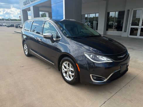 Used 2020 Chrysler Pacifica Limited FWD image 8
