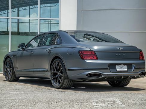 New 2025 Bentley Flying Spur Plug-In Hybrid image 3