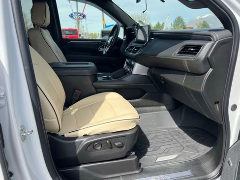 Used 2024 GMC Yukon XL SLT w/ SLT Luxury Package AWD/4WD image 16