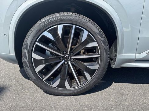 Certified 2025 Volvo XC90 B6 Plus image 9