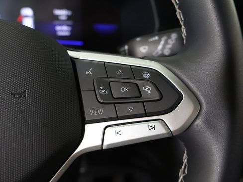 Used 2023 Volkswagen Taos SE w/ Panoramic Sunroof Package image 45