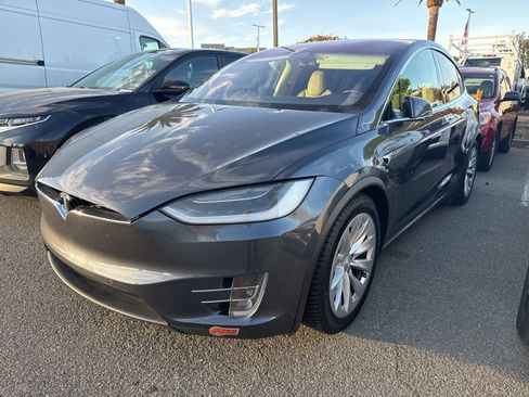 Used 2017 Tesla Model X 75D image 1