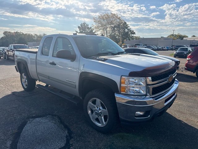 Used 2013 Chevrolet Silverado 2500 LT w/ Interior Plus Package AWD/4WD image 2