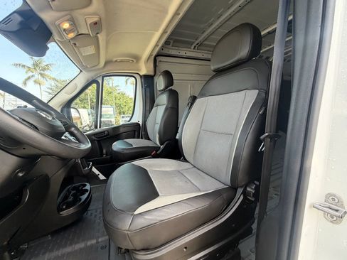 Used 2025 RAM ProMaster 2500 w/ Convenience Group FWD image 16
