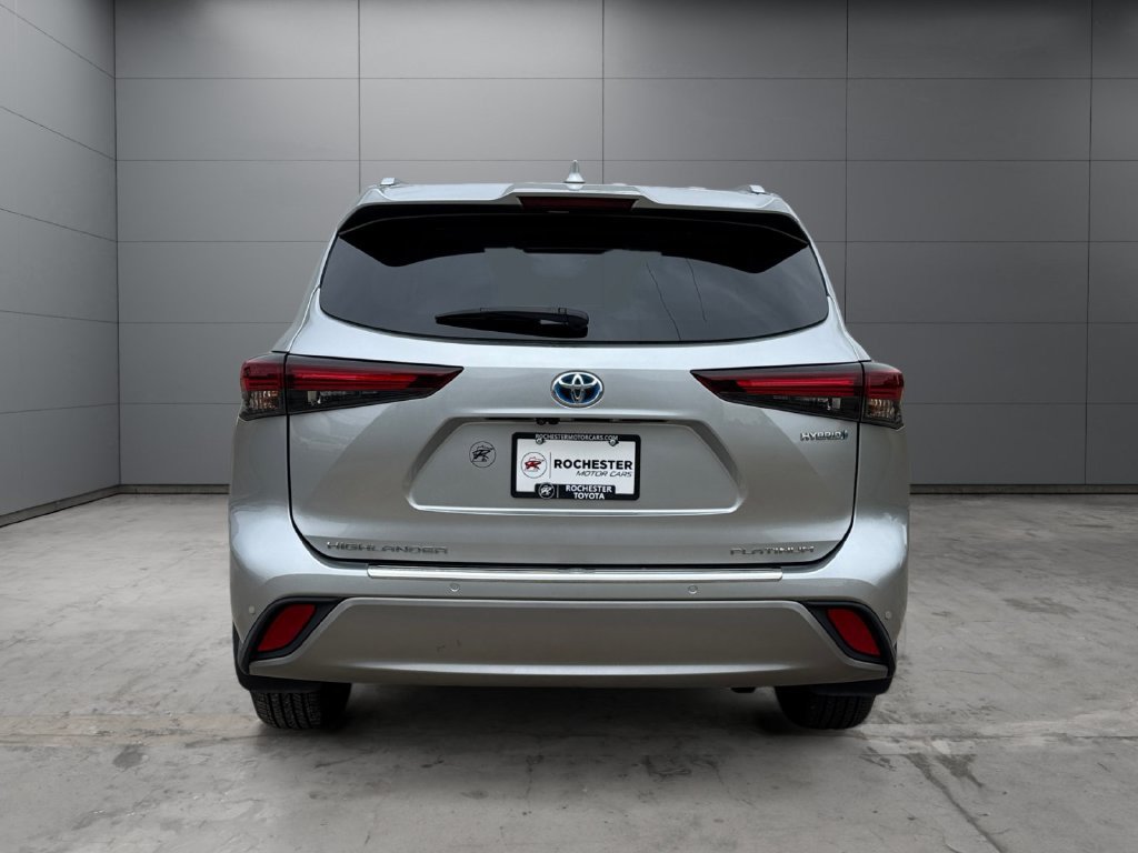 Used 2024 Toyota Highlander Platinum AWD/4WD image 4