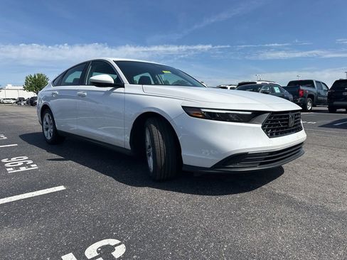 Used 2025 Honda Accord LX image 11