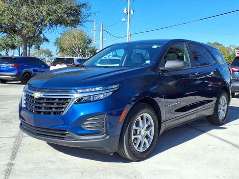 Used 2022 Chevrolet Equinox LS w/ LS Convenience Package image 3
