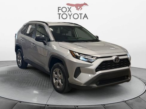 Used 2025 Toyota RAV4 LE AWD/4WD image 8