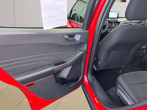 Used 2024 Ford Escape Active w/ Cold Weather Package FWD image 32