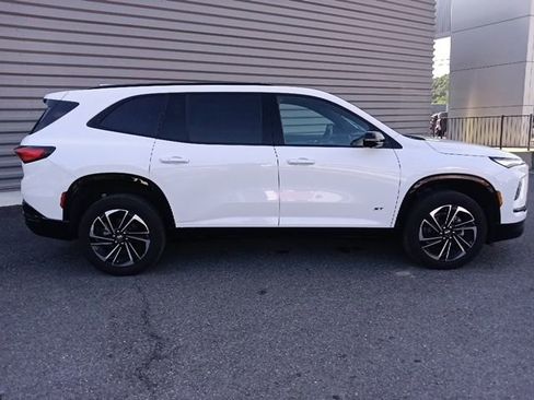 Used 2025 Buick Enclave Sport Touring FWD image 2