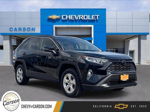 Used 2020 Toyota RAV4 XLE FWD image 1