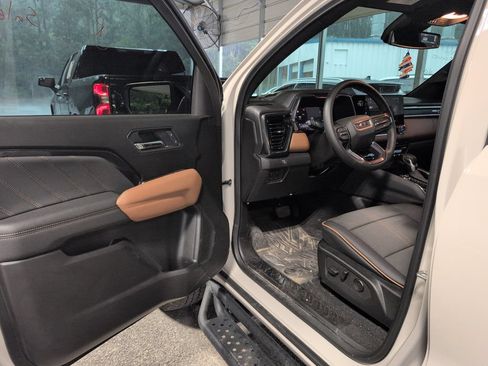 Used 2026 GMC Canyon AT4 AWD/4WD image 9