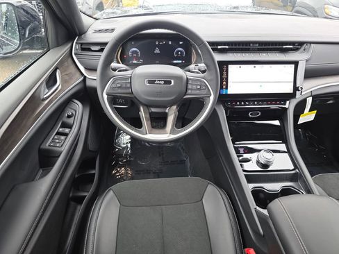 New 2026 Jeep Grand Cherokee Altitude AWD/4WD image 10