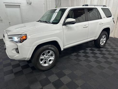 Used 2023 Toyota 4Runner SR5 Premium w/ Moonroof Package AWD/4WD image 5