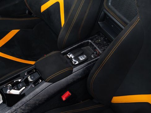 Used 2018 Lamborghini Huracan Performante AWD/4WD image 56