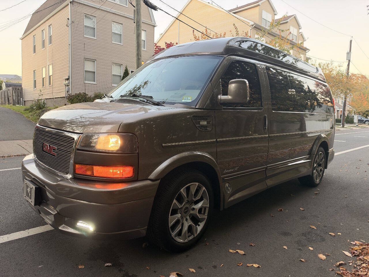 Used 2022 GMC Savana 2500 w/ Enhanced Convenience Package RWD image 2