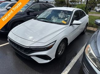 Used 2025 Hyundai Elantra SE FWD video 1