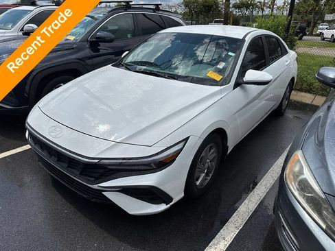 Used 2025 Hyundai Elantra SE FWD image 1