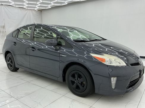 Used 2013 Toyota Prius Two FWD image 3