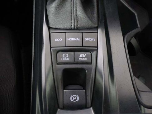 Used 2025 Toyota Camry LE w/ Convenience Package image 43