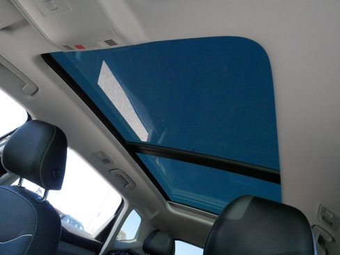 Used 2024 Volkswagen Taos SE image 34