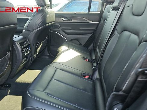 Used 2022 Jeep Grand Cherokee Limited 4xe w/ Luxury Tech Group II AWD/4WD image 17