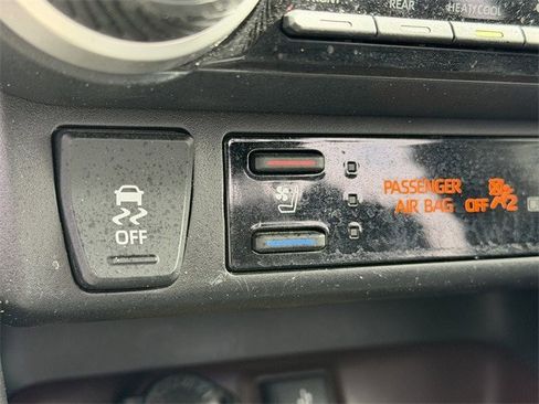 Used 2020 Toyota RAV4 Limited image 22