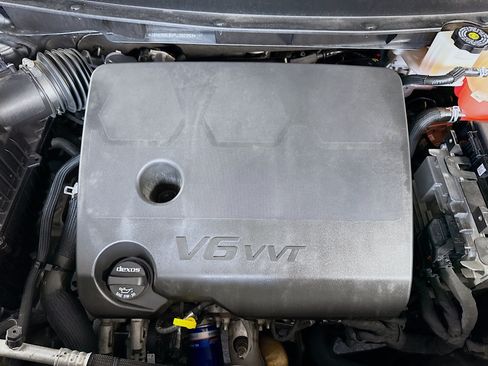 Used 2023 Chevrolet Traverse LT FWD image 39
