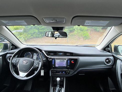 Used 2018 Toyota Corolla SE FWD image 16
