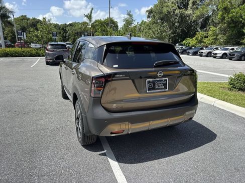 Used 2025 Nissan Kicks SV FWD image 13