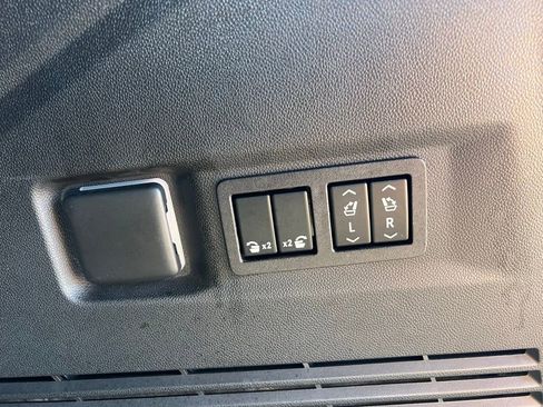 Used 2023 Chevrolet Tahoe Premier image 24