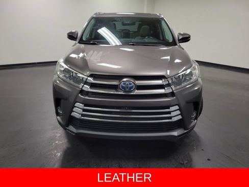 Used 2019 Toyota Highlander Limited Platinum AWD/4WD image 2