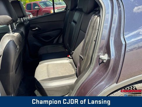 Used 2019 Chevrolet Trax LT w/ LT Convenience Package FWD image 14