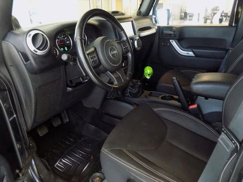 Used 2014 Jeep Wrangler Unlimited Sahara w/ Connectivity Group image 21