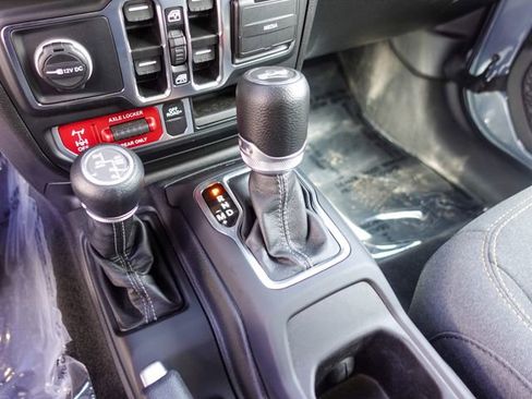 Used 2024 Jeep Wrangler Unlimited image 20